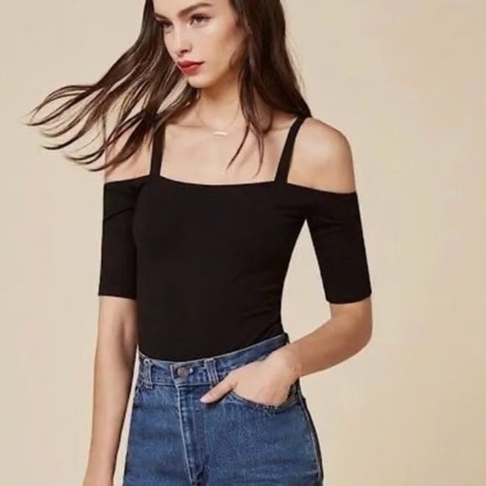 Reformation Alessa ribbed cold shoulder bodysuit XS